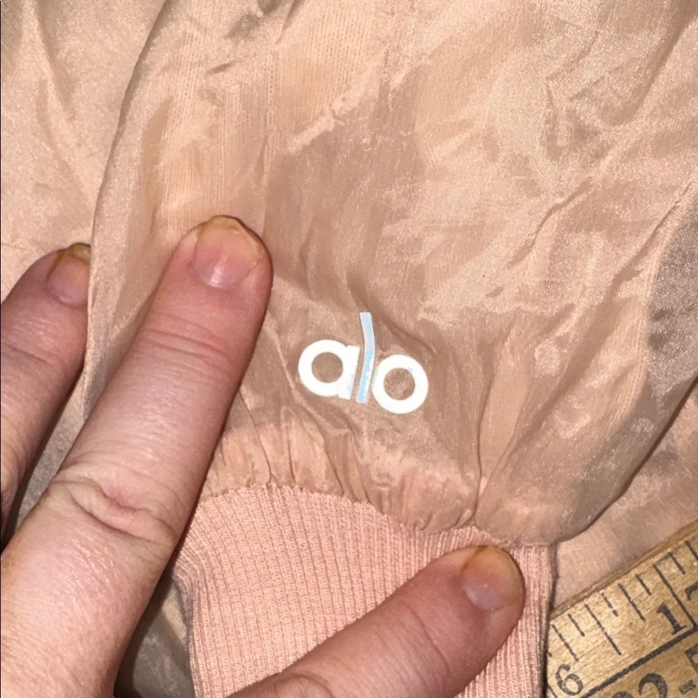 ALO YOGA Aqua jacket in dusty pink - medium